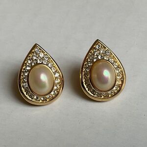 Vintage Fashion Pearl and Rhinestone post earrings